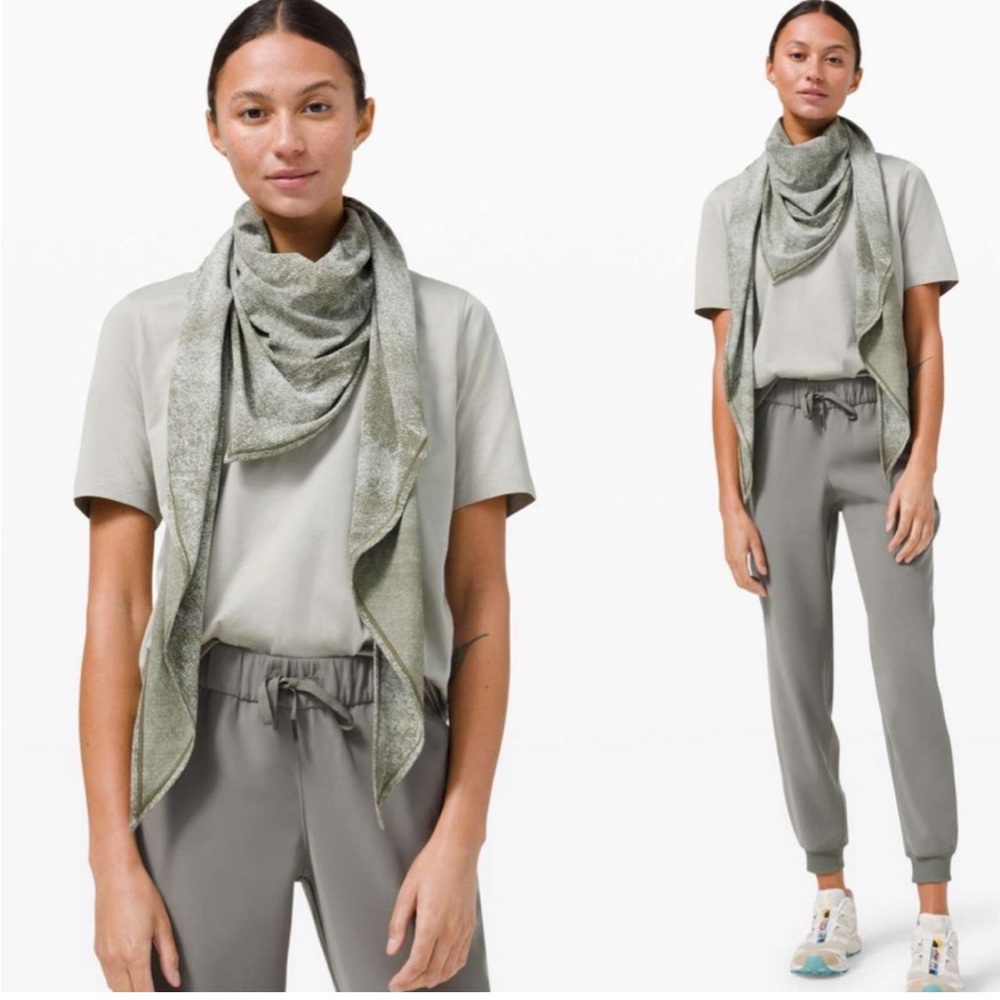 NEW Lululemon All You Need Green Scarf